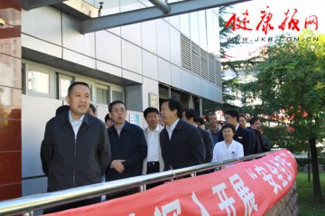 卫生部领导调研北京老同志集居区社区卫生服务工作
