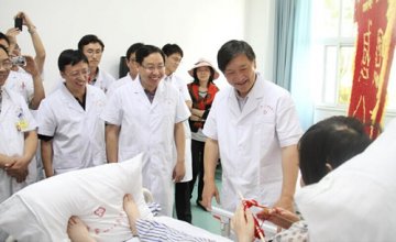 励建安担任国际物理医学与康复医学学会主席