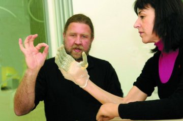英国开发出世界首个“动力”仿生手指