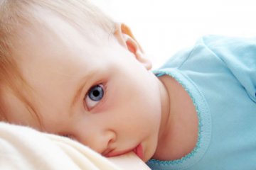 让人动容的母乳喂养温馨时刻