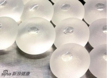 该公司生产数字仿真的乳房硅胶植入物