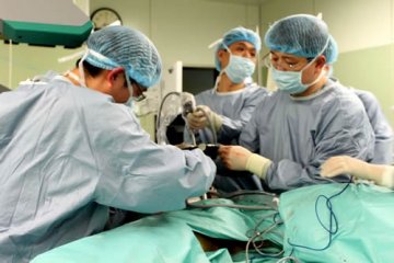 完成亚洲首例腹腔镜联合术中放疗