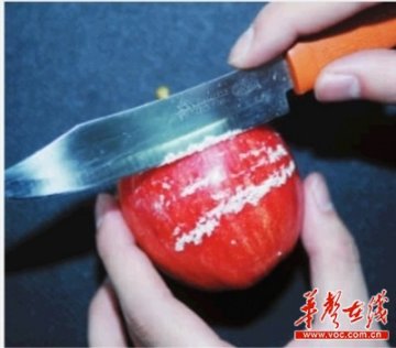 男子购五个苹果刮下半斤蜡 专家称宜去皮食用
