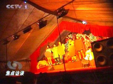 山东菏泽闹市上演脱衣舞警方熟视无睹