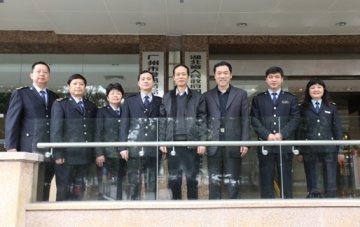 市政府陈绍康副秘书长调研市食品药品监管局餐饮分局