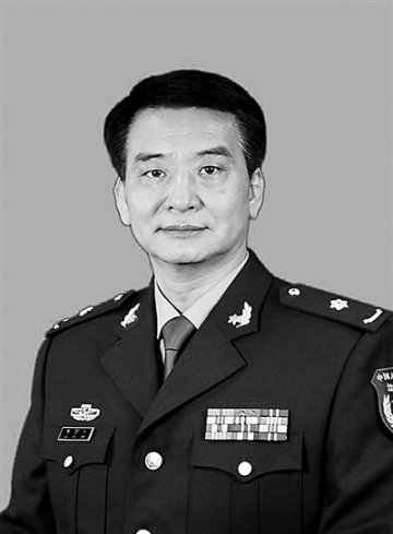 内窥镜专家麻树人运用内镜诊疗技术——巧取食管致命刀片
