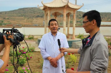 张家川县爱民医院为县中心敬老院五保老人免费体检