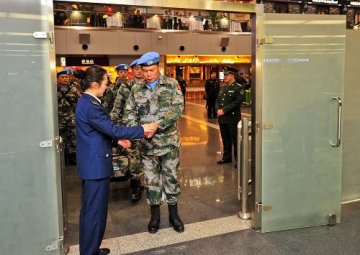 中国第十四批赴利比里亚违和部队医疗分队首批队员启程
