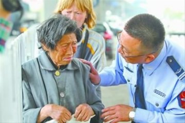 母女为躲患精神病亲人毒打街头乞讨10余年