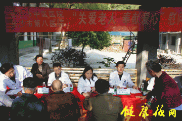 健康新闻：义诊志愿队将温暖送进敬老院