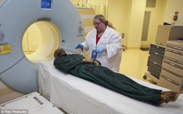 科学家为245年前匈牙利木乃伊做CT扫描