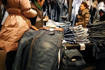 一条甲醛超标的牛仔裤 告诉你买衣服该注意些什么