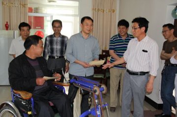 省荣康医院全国助残日看望慰问残疾军人