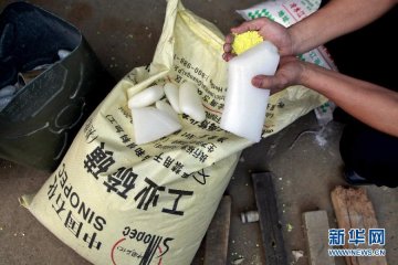 广西工厂使用违禁化学品亮白竹筷 揭亮白黑幕
