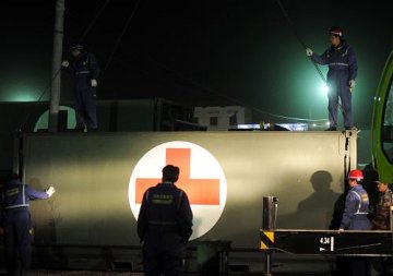 野战方舱医院连夜全面展开