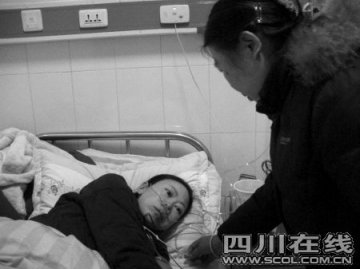 母亲两难抉择 给儿治网瘾还是给自己治病？