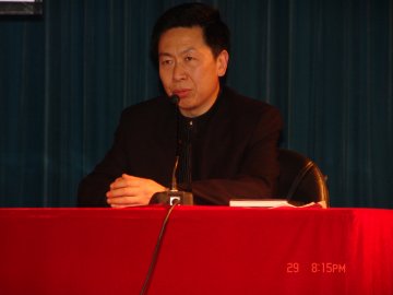 王旭东教授向我校专职学工干部、学生骨干传达全国“两会”精神