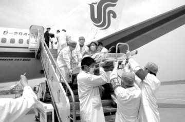 用大爱托起灾区人民生命的彩虹——济南市卫生系统抗震救灾纪实<BR/>