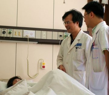 北大人民医院：开展自行设计开窗支架手术