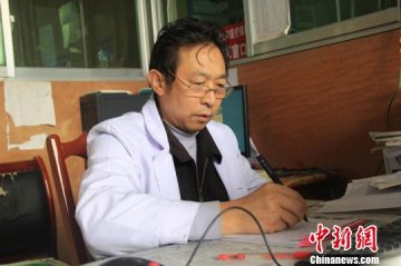 重庆“傻子”医生田永明：大山深处坚守32年