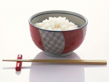 老人饱餐害处多多