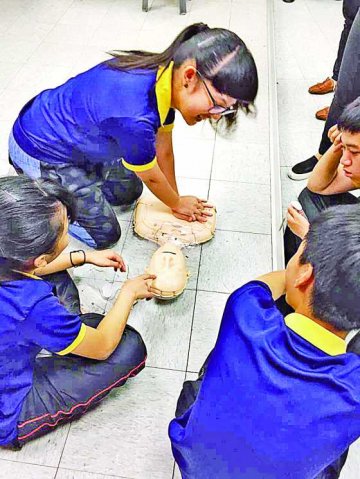 少年飞鹰学急救助人助己