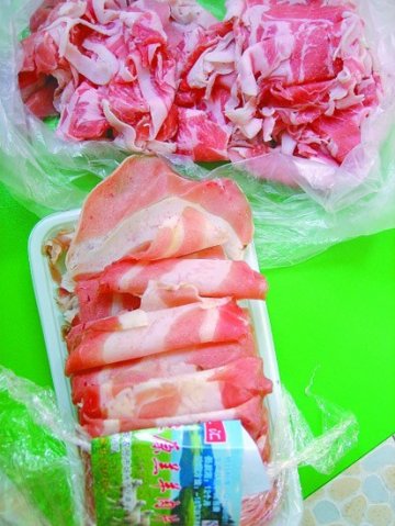 商户用鸭肉刷羊油冒充羊肉卷 每斤售价10元