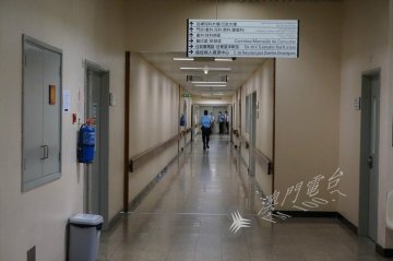 山顶医院行政楼疑有人持刀需一度封闭（新）