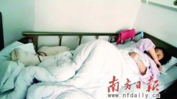 少女车祸瞬间推开女童被碾伤