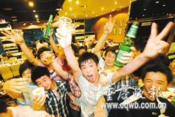 专家提醒：高考后考生频放松 勿放纵