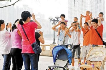 深圳发布性别平等促进条例 删除男性育婴假
