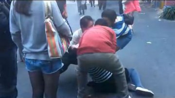 网友质疑孕妇晕倒众人救视频真实性 疑系炒作