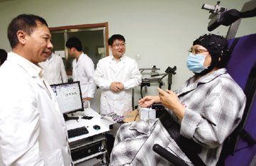 人工神经康复机器人问世