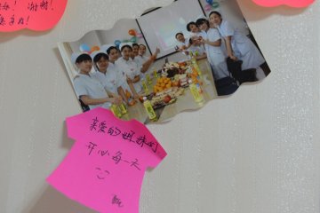 护士节爱心墙传递温暖