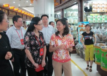 市人大常委会“三打”专题视察组肯定清平中药材专业市场监管工作