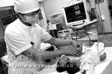 宫、腹腔同时妊娠的龙凤胎平安出生