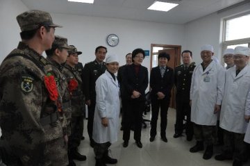 国家卫生计生委党组成员走访部分在京医疗机构并希望把问候和祝福带给全国的卫生计生工作者