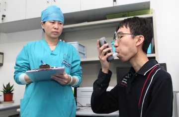 首都医科大学宣武医院：呼口气查胃肠病