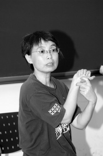 她给老外讲中医