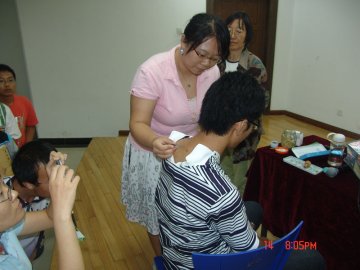 我校第二临床医学院王玲玲教授举办预防甲型流感免费施治活动