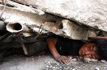 震后营救工作的感人瞬间