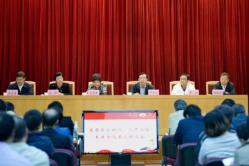食品药品监管总局召开学习践行“三严三实”先进典型事迹报告会