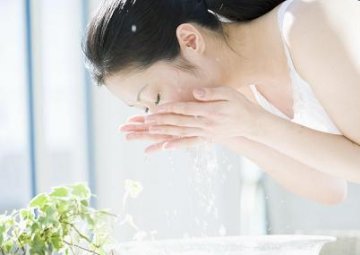 防鼻炎 多用冷水洗脸