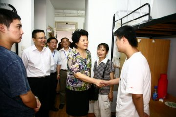 医学院673名本科新生顺利报到