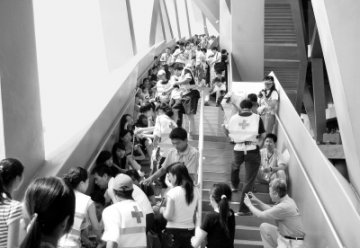 看比赛 防踩踏