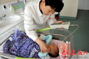 北京大学首钢医院积极推广新生儿听力筛查工作
