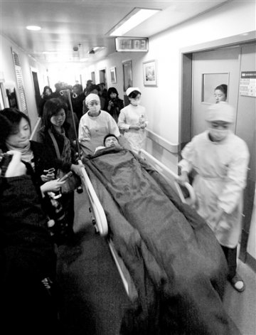 医院免除母亲割肝救子近百万元医疗费