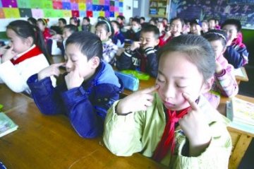 网友微博称眼保健操无用 已“残害”青少年49年