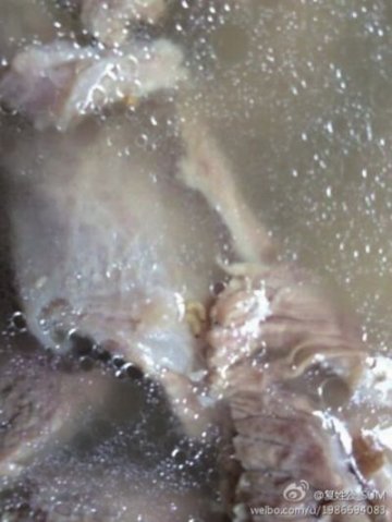 沃尔玛冷鲜牛腩被曝含蛆虫：不止一只