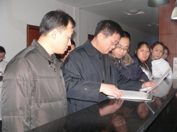 葛学副巡视员检查指导荣康医院医疗工作